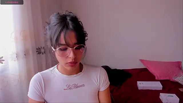 Snapshot of aluna_0310 chatting on 12/09/24, 06:46 aluna 0310 online show from 12/09/24, 06:46