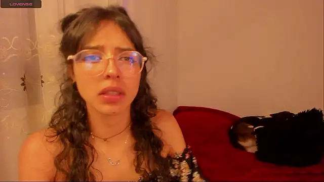 Snapshot of aluna_0310 chatting on 12/02/24, 11:35 aluna 0310 online show from 12/02/24, 11:35