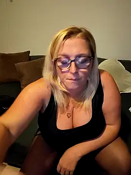 winniess40 online show from 11/15/25, 09:08