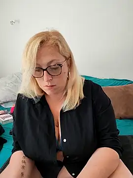 Snapshot of winniess40 chatting on 04/20/26, 11:35 winniess40 online show from 04/20/26, 11:35