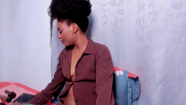 thaimy  online show from 11/15/25, 02:04