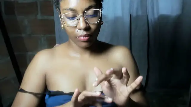 Snapshot of thaimy_ chatting on 06/18/26, 11:48 thaimy online show from 06/18/26, 11:48