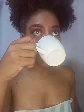 thaimy  online show from 11/28/25, 02:23