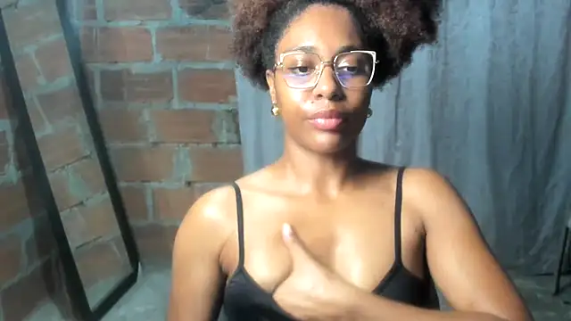 Snapshot of thaimy_ chatting on 06/11/26, 01:49 thaimy online show from 06/11/26, 01:49