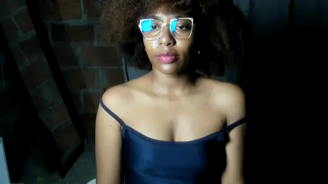 Snapshot of thaimy_ chatting on 06/30/26, 02:44 thaimy online show from 06/30/26, 02:44