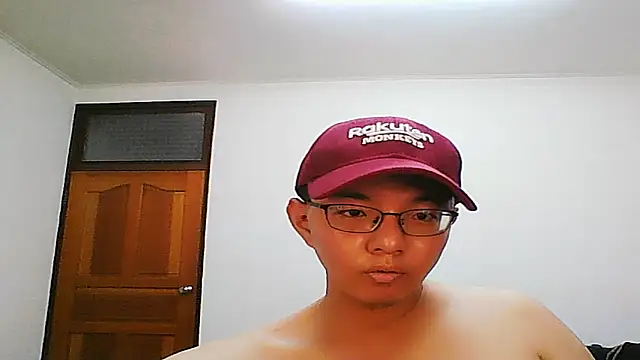 Snapshot of poter77112 chatting on 04/05/26, 04:02 poter77112 online show from 04/05/26, 04:02