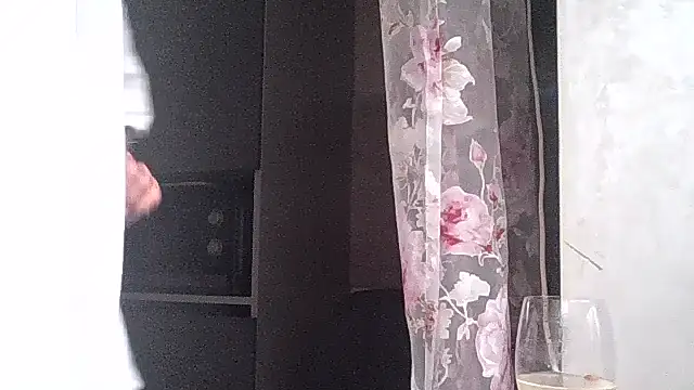 JulianaGold1 online show from 09/11/25, 03:23