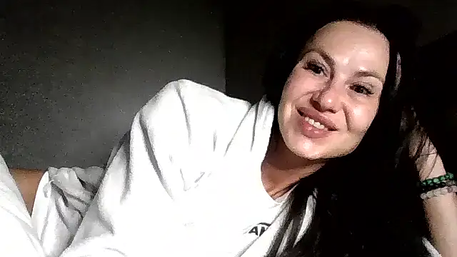 Snapshot of JulianaGold1 chatting on 06/18/26, 09:09 JulianaGold1 online show from 06/18/26, 09:09