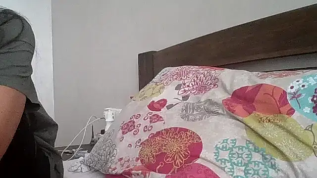 JulianaGold1 online show from 09/19/25, 01:48