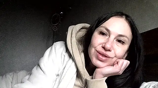 JulianaGold1 online show from 02/09/26, 04:49