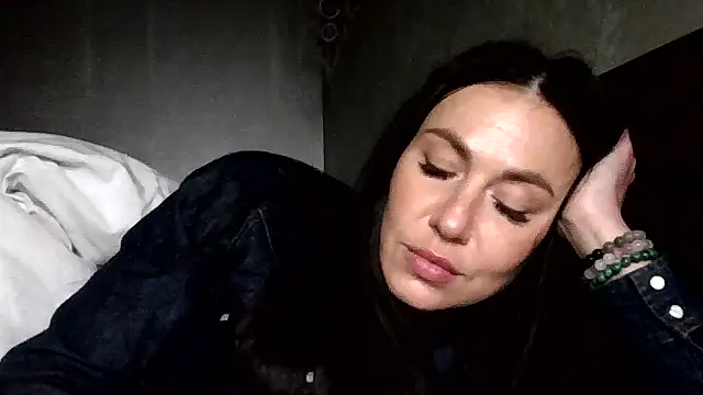 JulianaGold1 online show from 05/03/26, 06:22