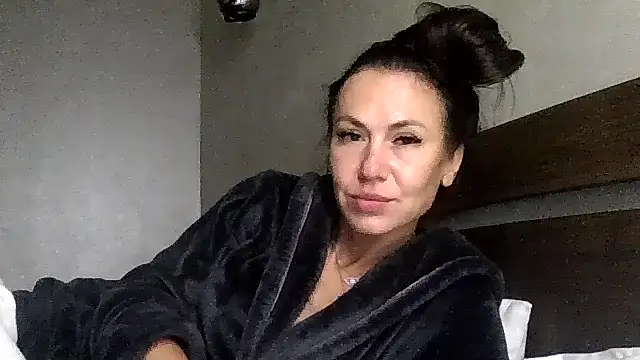 JulianaGold1 online show from 10/12/25, 08:43