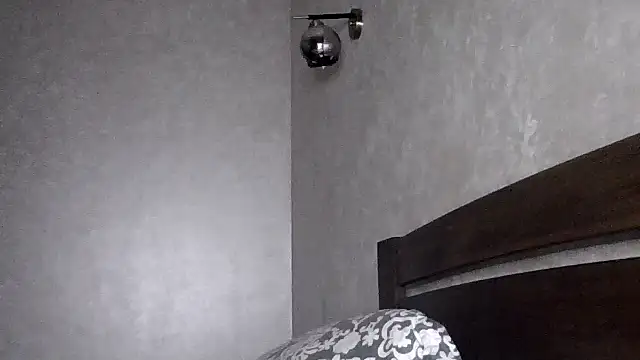 JulianaGold1 online show from 11/18/25, 10:45