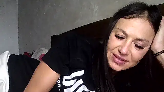 JulianaGold1 online show from 09/30/25, 04:35