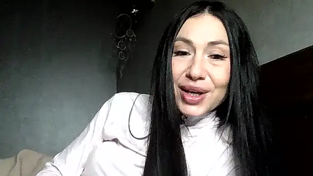 JulianaGold1 online show from 04/28/26, 07:51