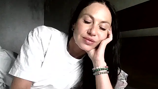 JulianaGold1 online show from 05/29/26, 07:42