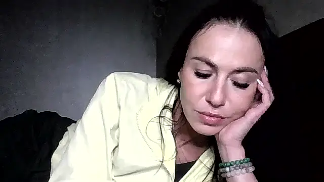 JulianaGold1 online show from 05/15/26, 06:39