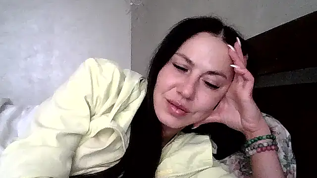 JulianaGold1 online show from 05/13/26, 12:45