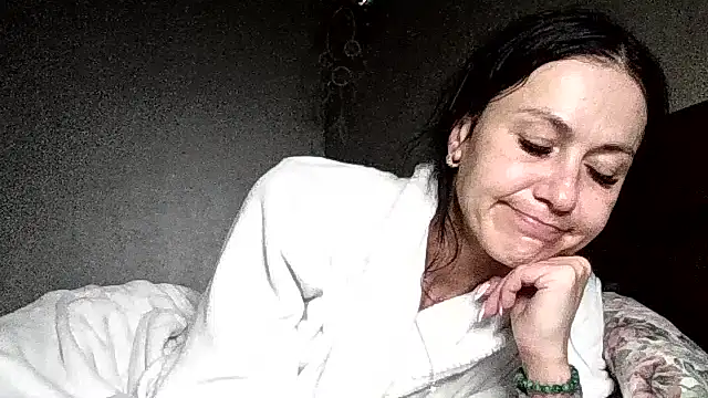 JulianaGold1 online show from 05/19/26, 09:22