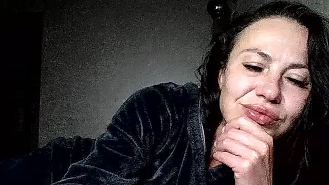 Snapshot of JulianaGold1 chatting on 07/11/26, 10:54 JulianaGold1 online show from 07/11/26, 10:54
