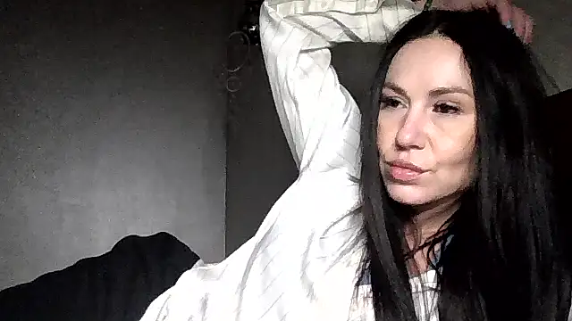 JulianaGold1 online show from 02/02/26, 05:45