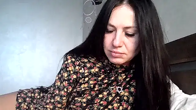 JulianaGold1 online show from 02/10/26, 06:45