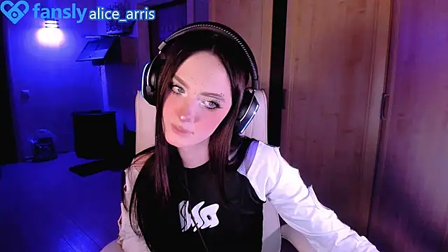 Snapshot of Alice__Aris chatting on 02/11/26, 06:52 Alice Aris online show from 02/11/26, 06:52