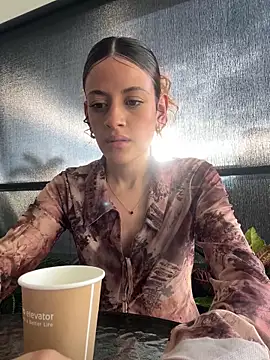 alana15 online show from 11/05/25, 09:40