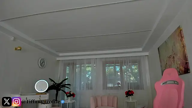 Snapshot of TiffanyHouston_ chatting on 09/18/25, 06:16 TiffanyHouston online show from 09/18/25, 06:16