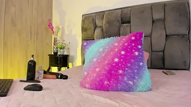 Snapshot of tanyyaa chatting on 10/31/25, 08:11 tanyyaa online show from 10/31/25, 08:11