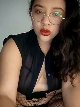 Snapshot of Vivi_Kvsh chatting on 11/06/25, 01:26 Vivi Kvsh online show from 11/06/25, 01:26