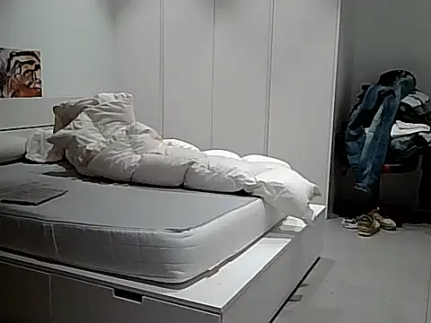 Snapshot of pocker498 chatting on 11/25/25, 05:19 pocker498 online show from 11/25/25, 05:19