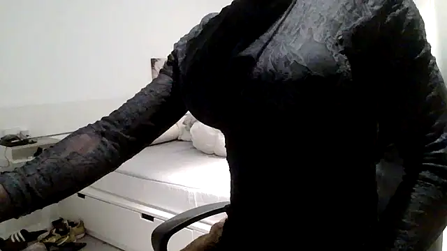 Snapshot of pocker498 chatting on 11/27/25, 06:14 pocker498 online show from 11/27/25, 06:14