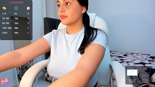 Snapshot of Karina_18_ chatting on 01/21/25, 02:33 Karina 18 online show from 01/21/25, 02:33