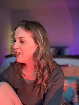 Snapshot of MaiseKnox chatting on 02/11/25, 10:18 MaiseKnox online show from 02/11/25, 10:18