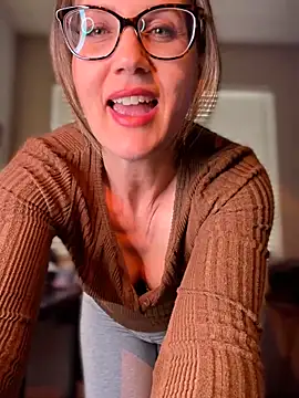 MaiseKnox online show from 06/30/26, 09:15