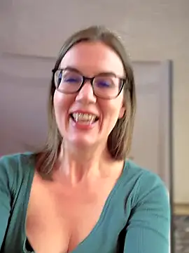 MaiseKnox online show from 10/24/25, 10:53