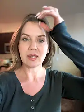 Snapshot of MaiseKnox chatting on 10/01/25, 10:24 MaiseKnox online show from 10/01/25, 10:24