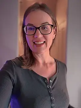 MaiseKnox online show from 11/11/25, 10:04