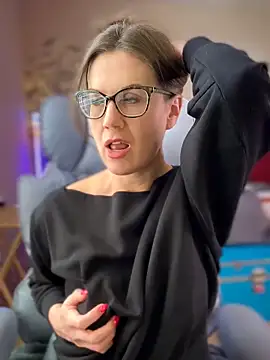 Snapshot of MaiseKnox chatting on 03/15/26, 06:26 MaiseKnox online show from 03/15/26, 06:26