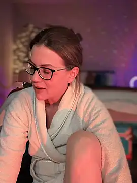 Snapshot of MaiseKnox chatting on 01/31/25, 12:17 MaiseKnox online show from 01/31/25, 12:17