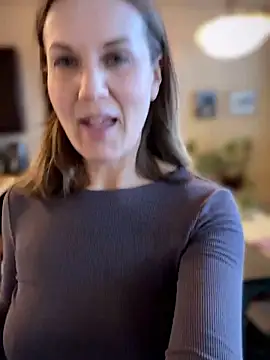 Snapshot of MaiseKnox chatting on 03/06/26, 12:05 MaiseKnox online show from 03/06/26, 12:05