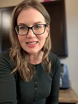 Snapshot of MaiseKnox chatting on 10/07/25, 10:22 MaiseKnox online show from 10/07/25, 10:22