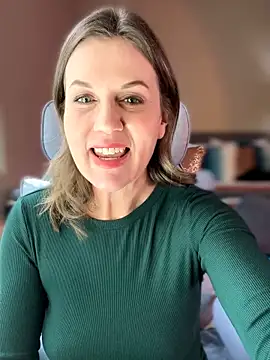 Snapshot of MaiseKnox chatting on 03/14/26, 06:03 MaiseKnox online show from 03/14/26, 06:03