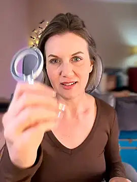 Snapshot of MaiseKnox chatting on 04/06/26, 10:33 MaiseKnox online show from 04/06/26, 10:33