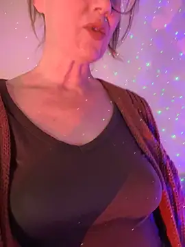 Snapshot of MaiseKnox chatting on 01/24/25, 11:12 MaiseKnox online show from 01/24/25, 11:12