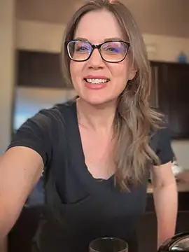 Snapshot of MaiseKnox chatting on 03/15/25, 10:11 MaiseKnox online show from 03/15/25, 10:11