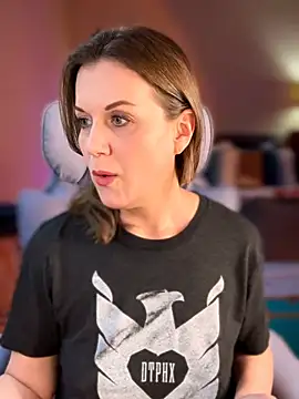 Snapshot of MaiseKnox chatting on 03/04/26, 11:01 MaiseKnox online show from 03/04/26, 11:01