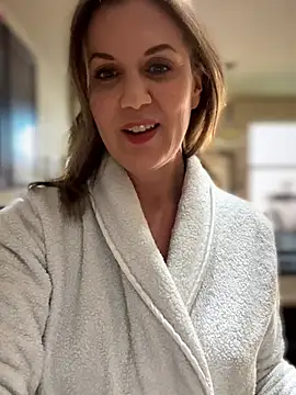 MaiseKnox online show from 04/16/26, 10:12