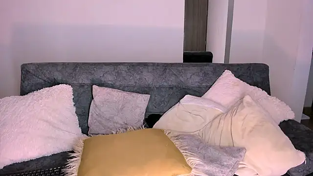 Snapshot of angiebutt chatting on 11/18/25, 10:40 angiebutt online show from 11/18/25, 10:40